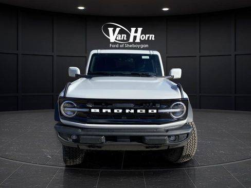 New 2026 Ford Bronco Outer Banks w/ Sasquatch Package AWD/4WD image 3