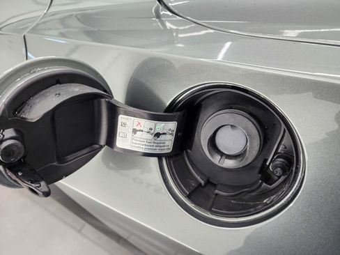 Used 2022 Chevrolet Corvette Stingray Premium Conv w/ Z51 Performance Package image 30