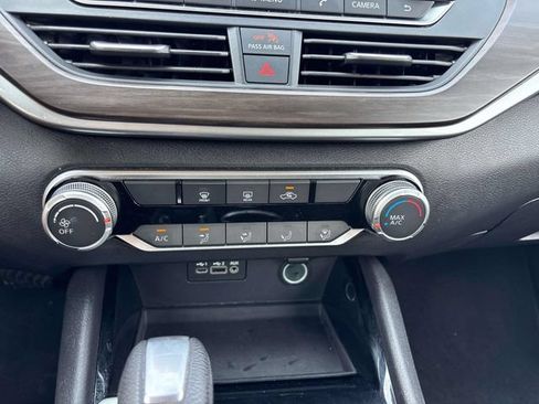 Used 2024 Nissan Altima 2.5 SV FWD image 30