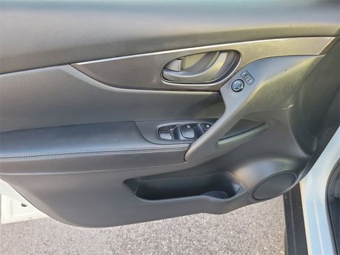 Certified 2020 Nissan Rogue S image 15