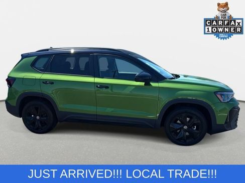 Used 2025 Volkswagen Taos SE FWD image 3