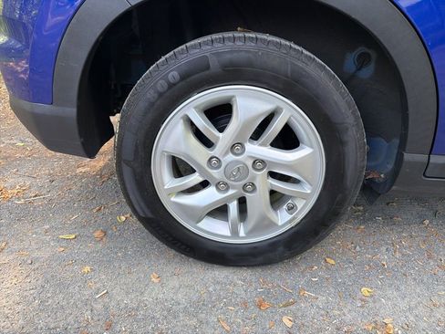 Used 2021 Hyundai Venue SE FWD image 7