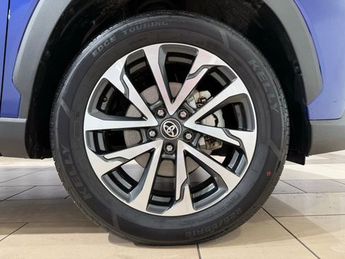 Certified 2025 Toyota Corolla Cross XLE image 9