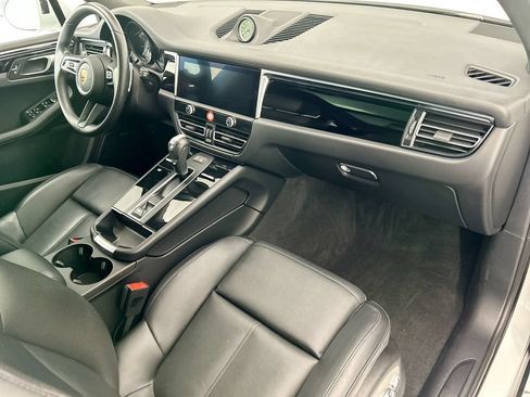 Certified 2023 Porsche Macan AWD/4WD image 19