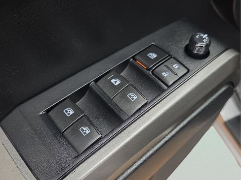 Used 2019 Toyota Tacoma SR5 RWD image 11