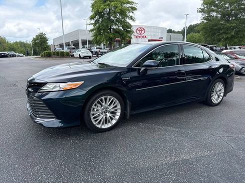 Used 2020 Toyota Camry XLE w/ Sunroof Package FWD image 1