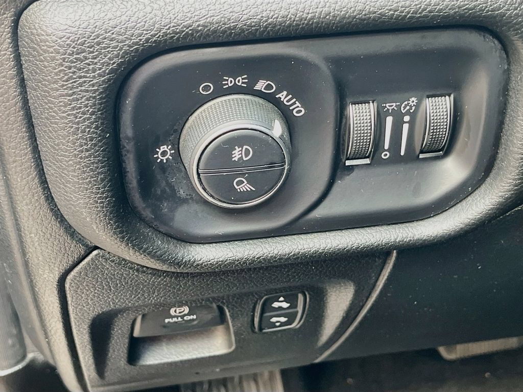 Used 2025 RAM 1500 Laramie AWD/4WD image 10