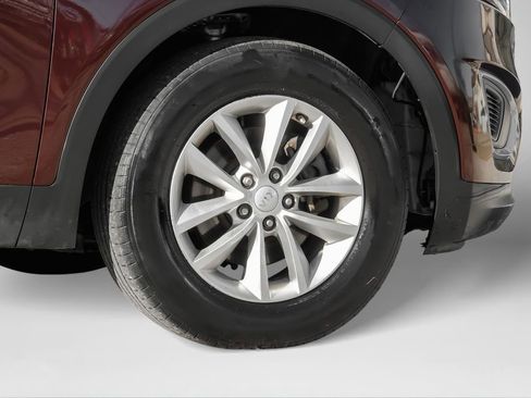 Used 2017 Kia Sorento LX w/ LX Convenience Package image 61