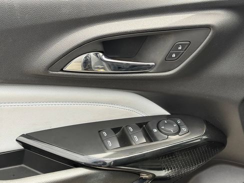 Used 2025 Chevrolet Trax LT FWD image 6