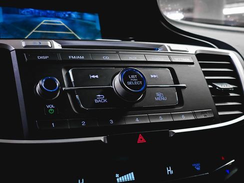 Used 2017 Honda Accord LX image 27