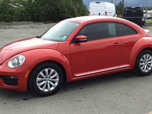 Used 2019 Volkswagen Beetle 2.0T S image 4