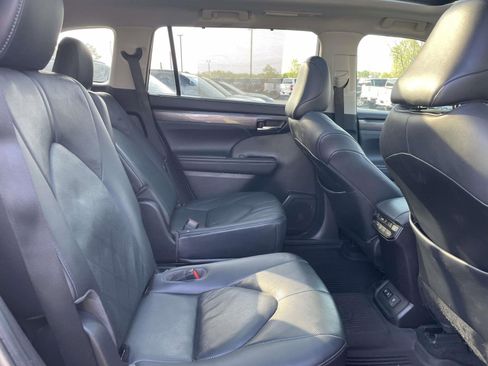 Used 2021 Toyota Highlander Platinum image 13
