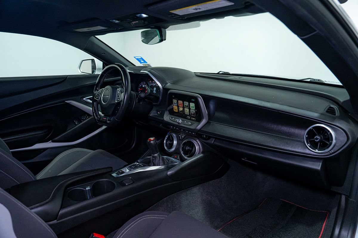 Used 2018 Chevrolet Camaro SS RWD image 17