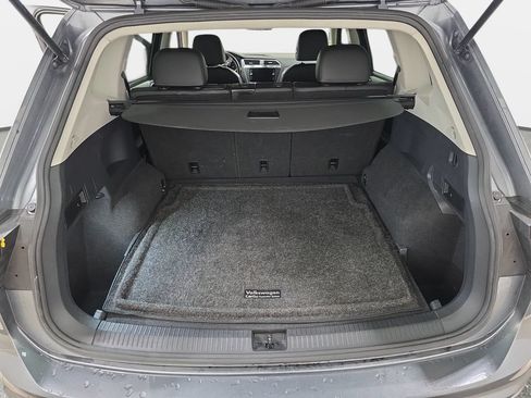 Used 2018 Volkswagen Tiguan SE AWD/4WD image 34