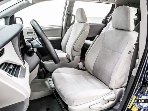 Used 2020 Toyota Sienna L image 27