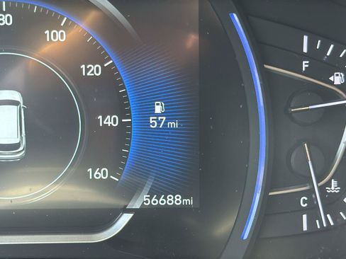 Used 2020 Hyundai Santa Fe SEL FWD image 11