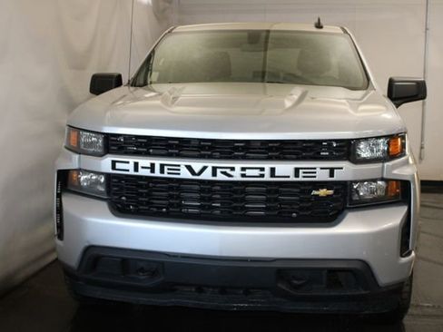 Used 2020 Chevrolet Silverado 1500 Custom w/ Custom Value Package AWD/4WD image 3