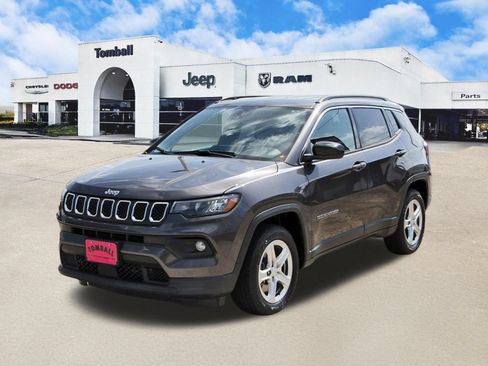 Used 2024 Jeep Compass Latitude AWD/4WD image 3