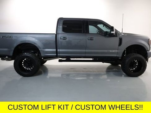 Used 2022 Ford F250 Lariat w/ Black Appearance Package image 3