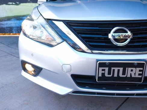 Used 2016 Nissan Altima 3.5 SL w/ 3.5 Technology Package image 38