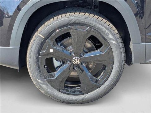 New 2025 Volkswagen Taos SEL image 11