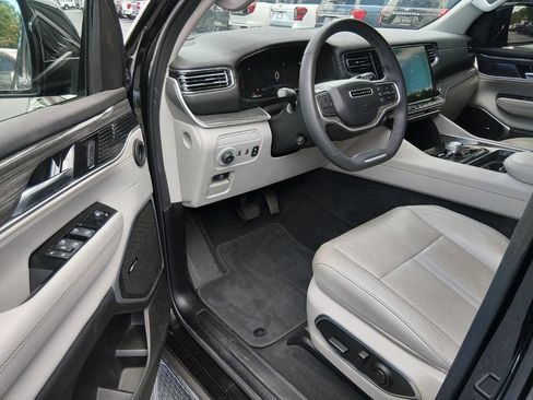 Used 2022 Jeep Wagoneer Series II w/ Premium Group I AWD/4WD image 10