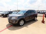 Used 2017 Ford Explorer XLT image 2