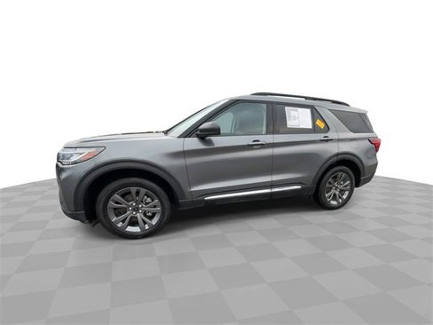 Used 2025 Ford Explorer Active w/ Active Comfort Package image 5