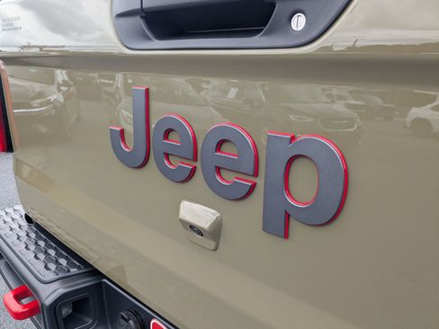 Used 2025 Jeep Gladiator Rubicon AWD/4WD image 28