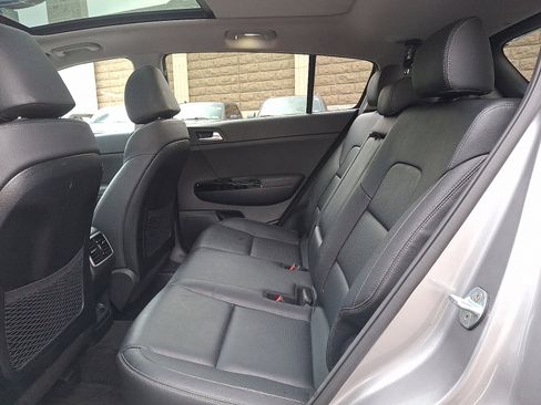 Used 2022 Kia Sportage EX w/ EX Technology Package image 10