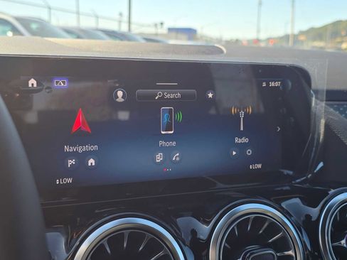 New 2025 Mercedes-Benz GLA 250 image 33