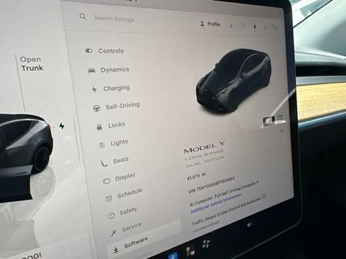 Used 2023 Tesla Model Y Long Range AWD/4WD image 9