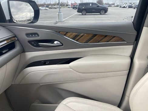 Used 2021 Cadillac Escalade ESV Premium Luxury Platinum image 32