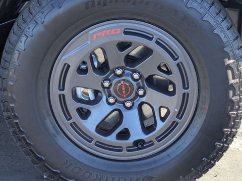 New 2026 Nissan Frontier PRO-4X w/ Pro-4x Convenience Package image 4