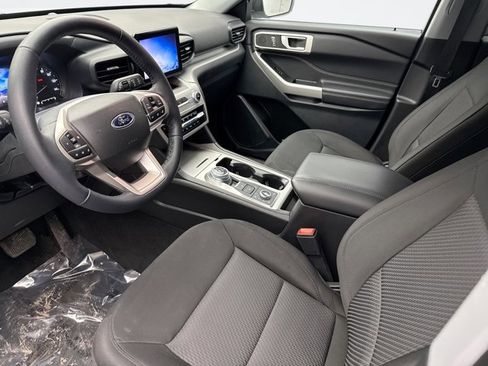 Used 2023 Ford Explorer XLT image 10