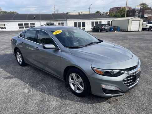 Used 2024 Chevrolet Malibu LT image 3