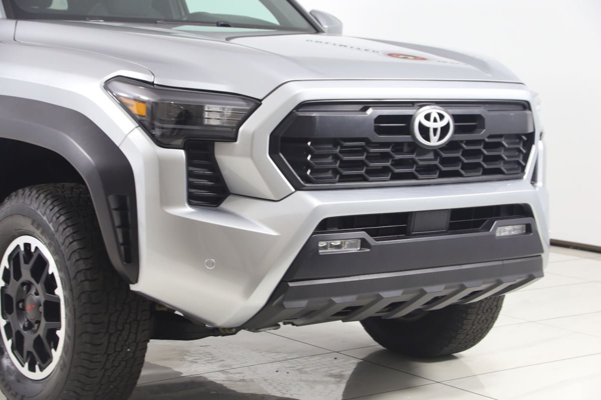 Used 2024 Toyota Tacoma TRD Off-Road AWD/4WD image 32