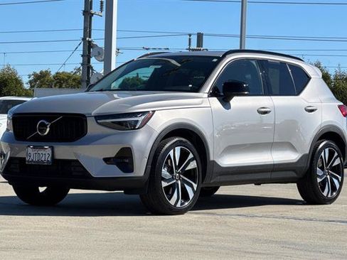 Certified 2024 Volvo XC40 B5 Plus w/ Protection Package Premier AWD/4WD image 7