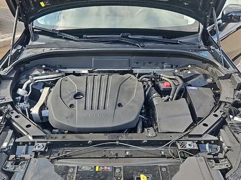 Used 2023 Volvo XC60 B5 Plus image 10