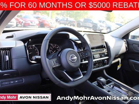 New 2025 Nissan Pathfinder SL image 12