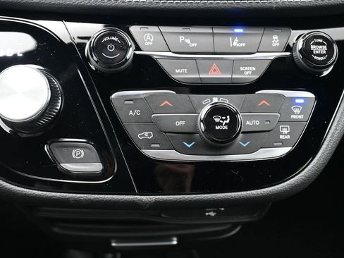 New 2026 Chrysler Pacifica Select w/ S Appearance Package image 24