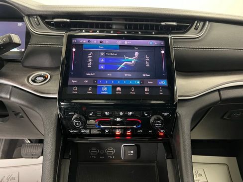 Used 2024 Jeep Grand Cherokee L Limited w/ Luxury Tech Group II image 14