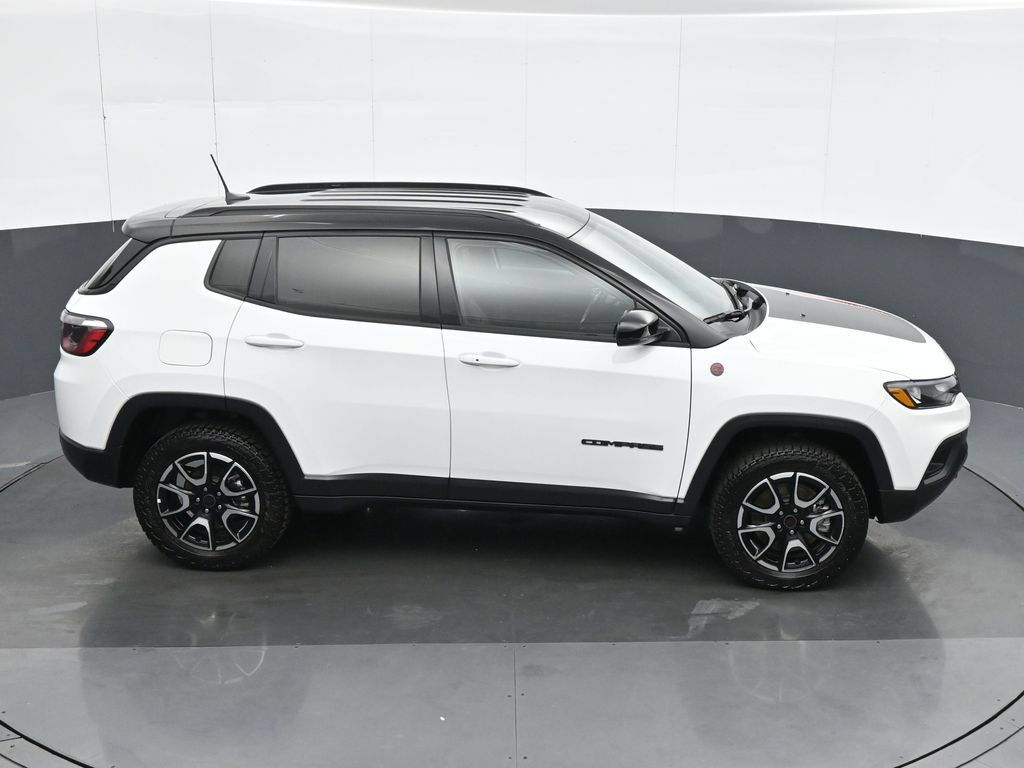 Used 2026 Jeep Compass Trailhawk AWD/4WD image 26