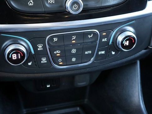 Used 2023 Chevrolet Traverse LT image 33