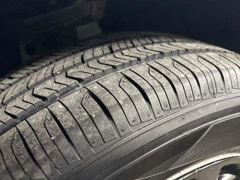 Used 2021 Chevrolet Equinox LT image 23