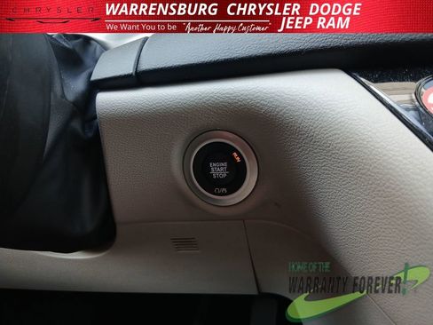 Used 2024 Chrysler Pacifica Touring-L FWD image 22
