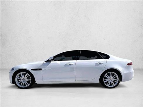 Used 2021 Jaguar XF SE image 6