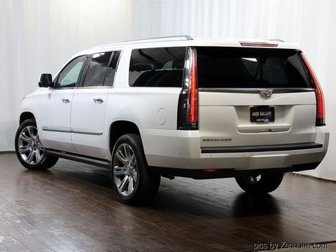 Used 2017 Cadillac Escalade ESV Premium Luxury image 8