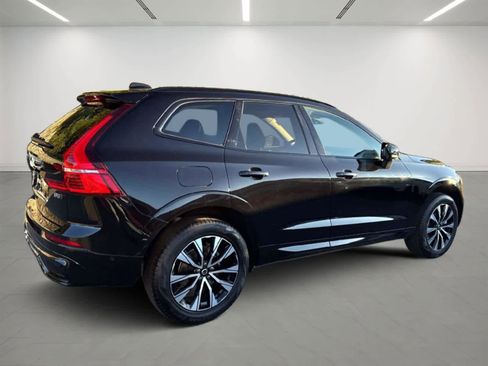 Used 2025 Volvo XC60 B5 Plus image 4