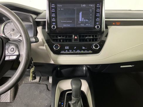 Used 2020 Toyota Corolla LE image 25